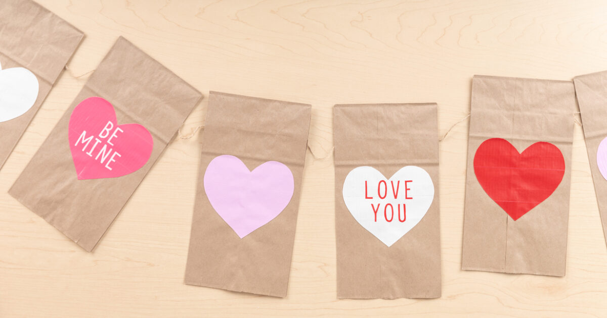 Valentine's Day Garland DIY- Heart Decor